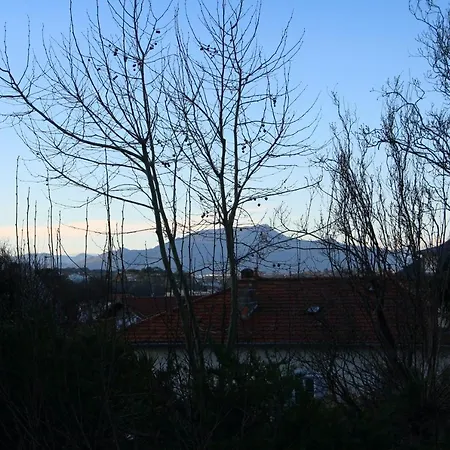 D'une A A 200 M De La Avec Vue Sur La Jardin Et Wifi *