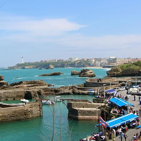 Apartman D'une A A 200 M De La Avec Vue Sur La Jardin Et Wifi Biarritz