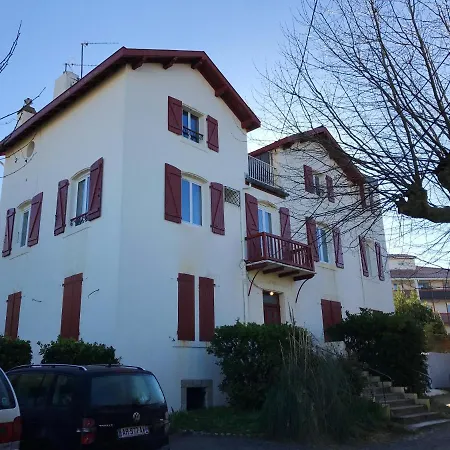 D'une A A 200 M De La Avec Vue Sur La Jardin Et Wifi *